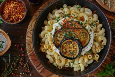 Comment transformer votre dîner avec des macaronis aux aubergines et burrata : un voyage culinaire inattendu